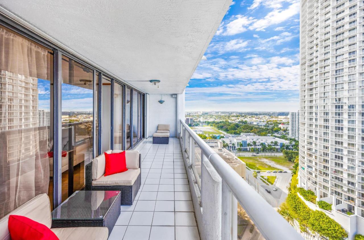 Stunning Balcony Views 4 Bedroom Miami Exterior photo