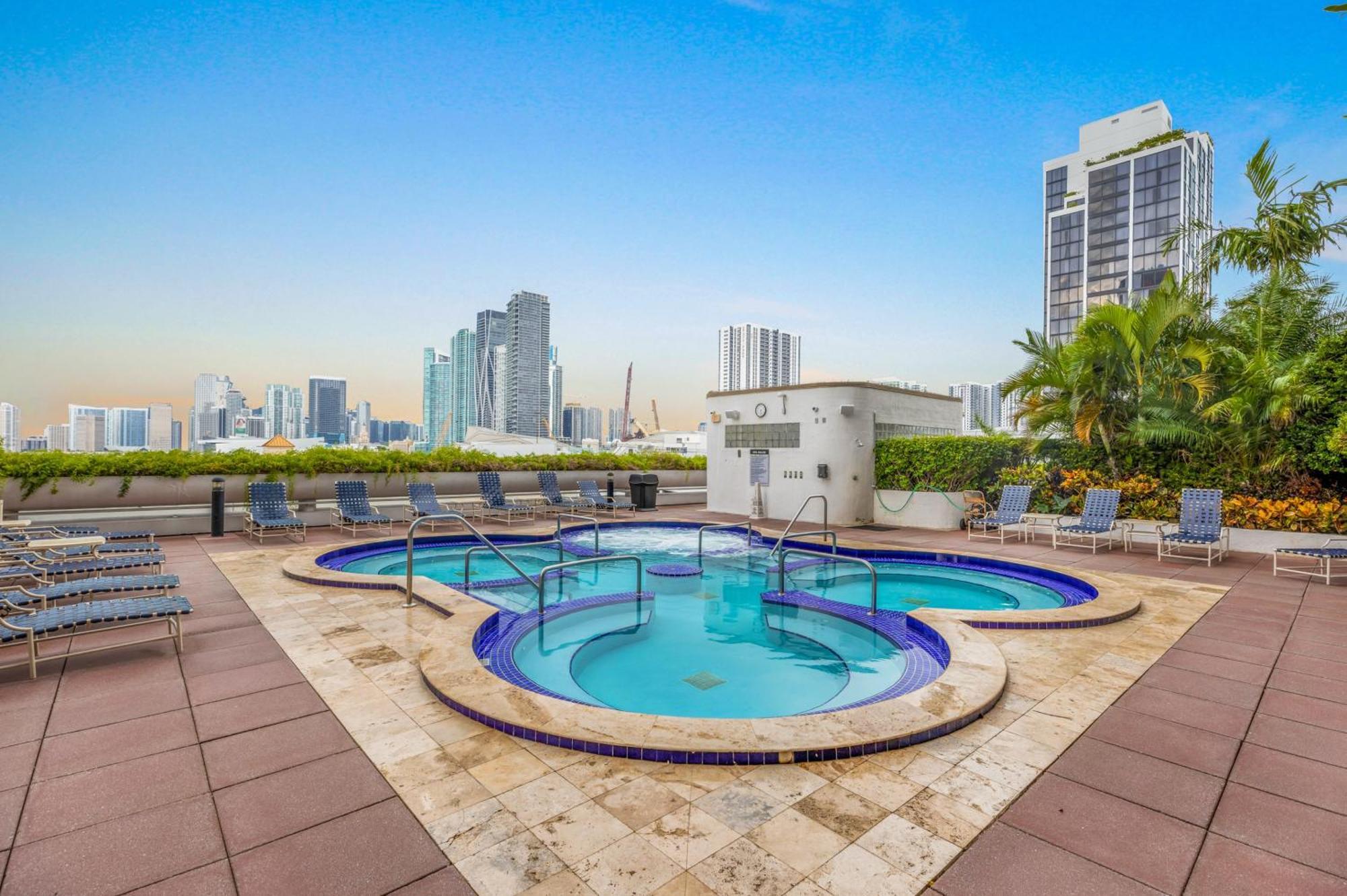 Stunning Balcony Views 4 Bedroom Miami Exterior photo